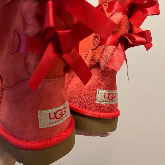 UGG Australia Kids Peach Satin Bow Bailey Button Size 4 - Picture 4 of 7